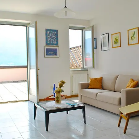 On 2 Levels With Large Terrace Lake View Apartament Sala Comacina